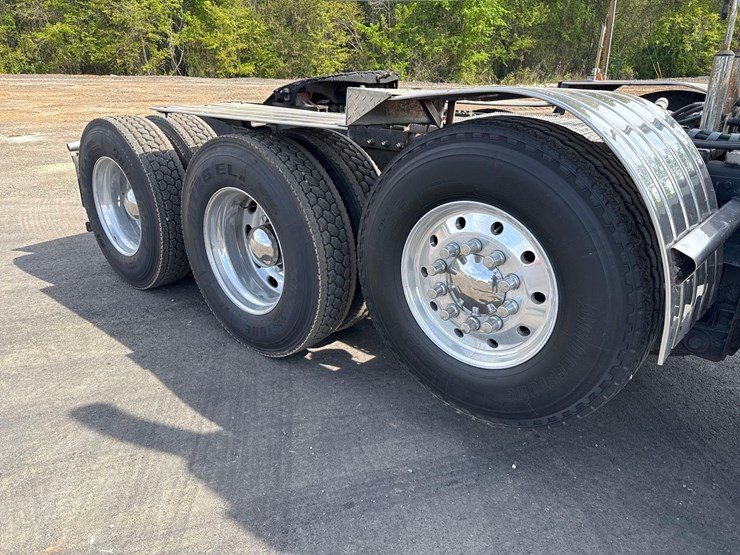 2007-peterbilt-379-image-15