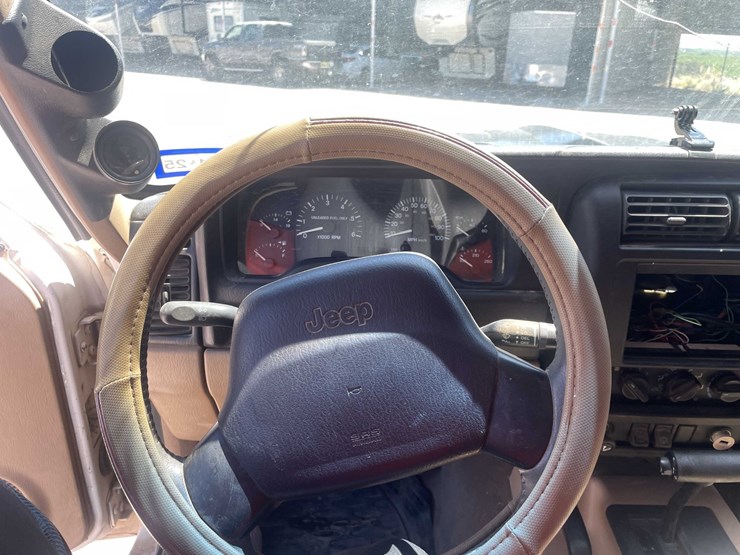 #152-•-2000-jeep-4x4-(has-tx-rebuilt-salvage-title)-image-81