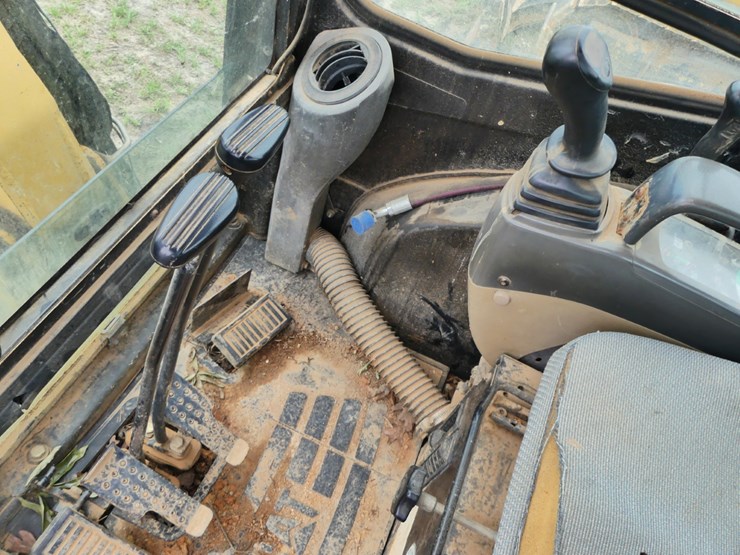 2005-caterpillar-303-image-13