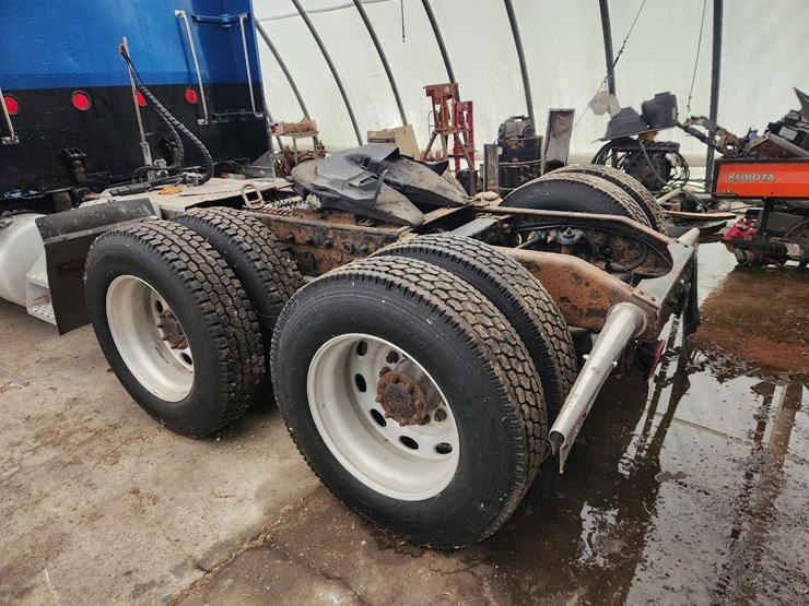 2004-peterbilt-379-image-15