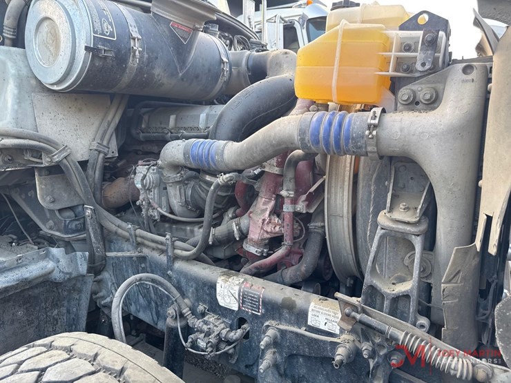2016-mack-gu713-grantie-tri-axle-dump-truck-image-19