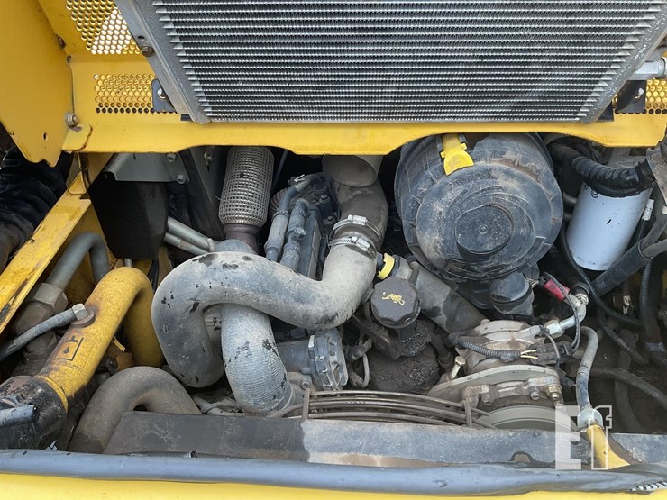 2018-new-holland-c232-image-19