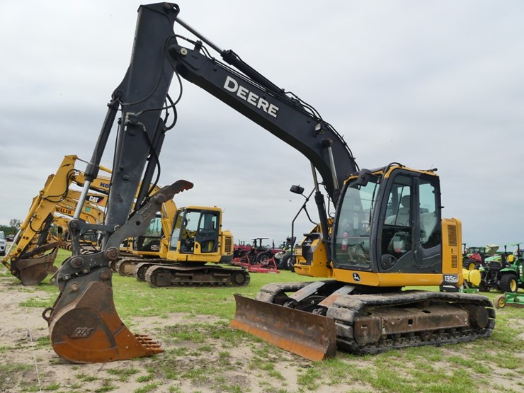 deere-135g-image-1