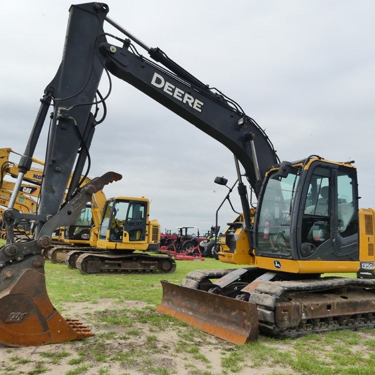 DEERE 135G