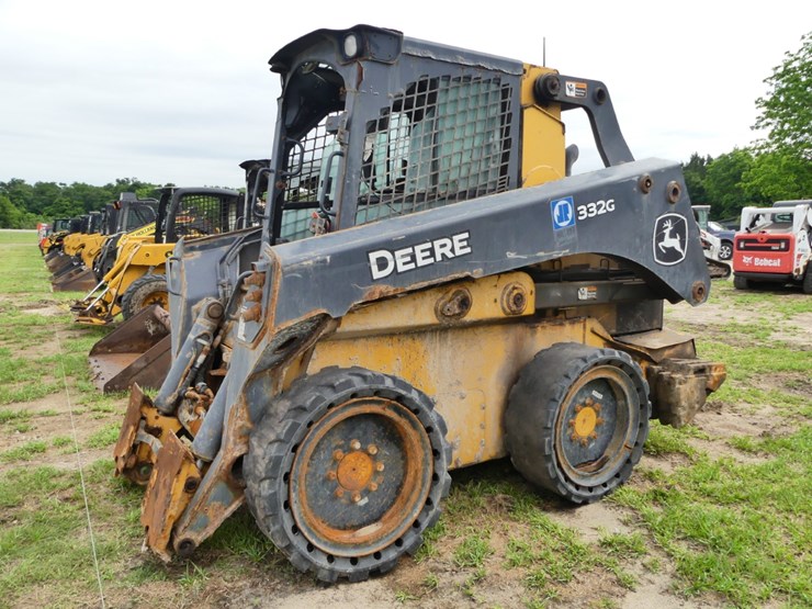 deere-332g-image-1