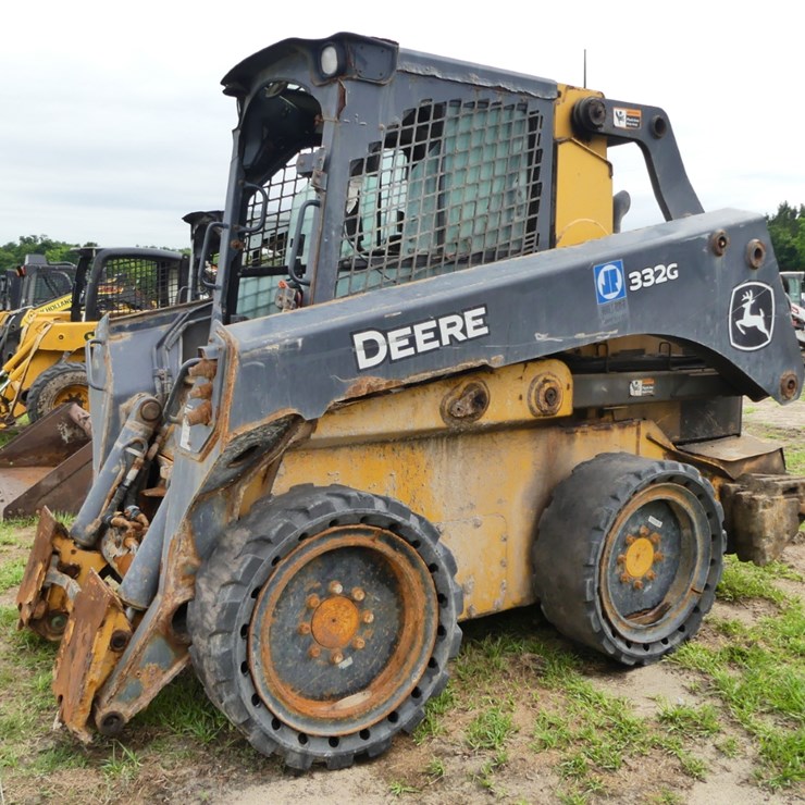 DEERE 332G