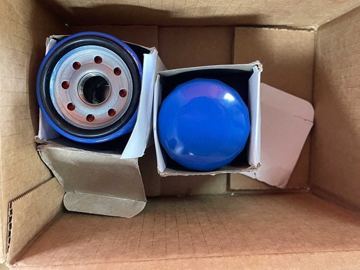 #2543-•-tote-of-car-parts-(g)-image-19