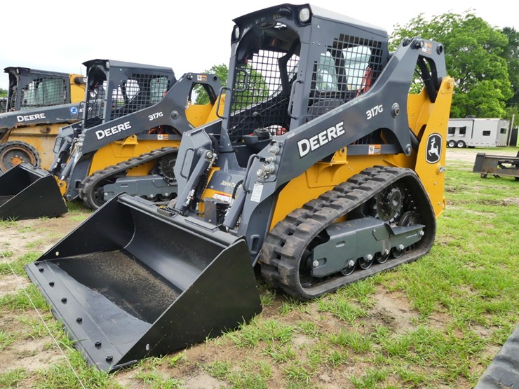 2024-deere-317g-image-1