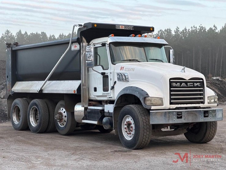 2016-mack-gu713-grantie-tri-axle-dump-truck,-image-1