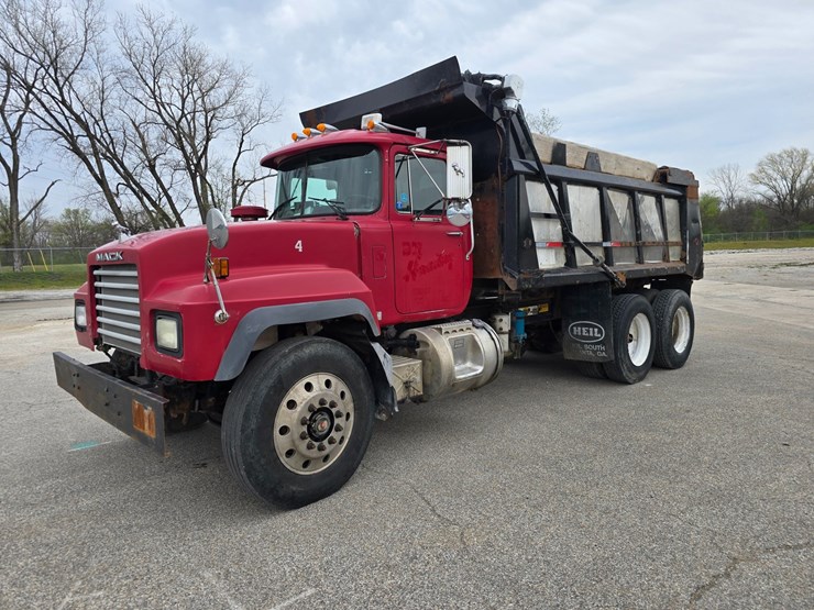 2003-mack-rd688s-image-3