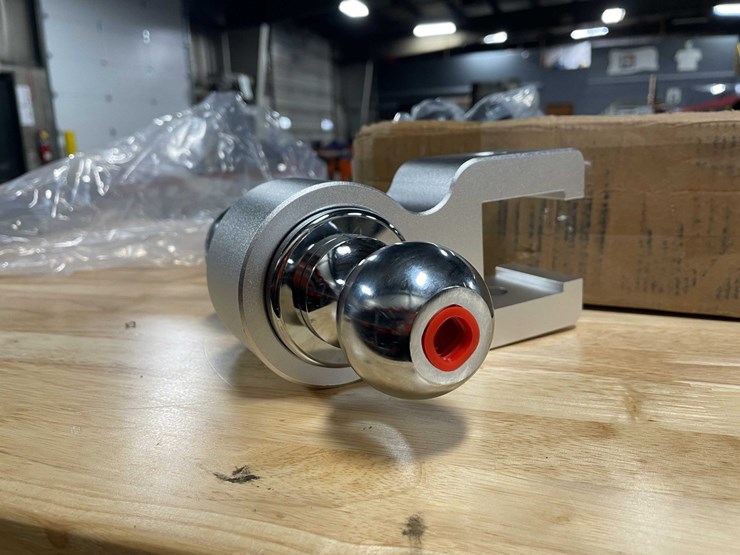 #2556-•-aluminum-adjustable-trailer-hitch-image-2