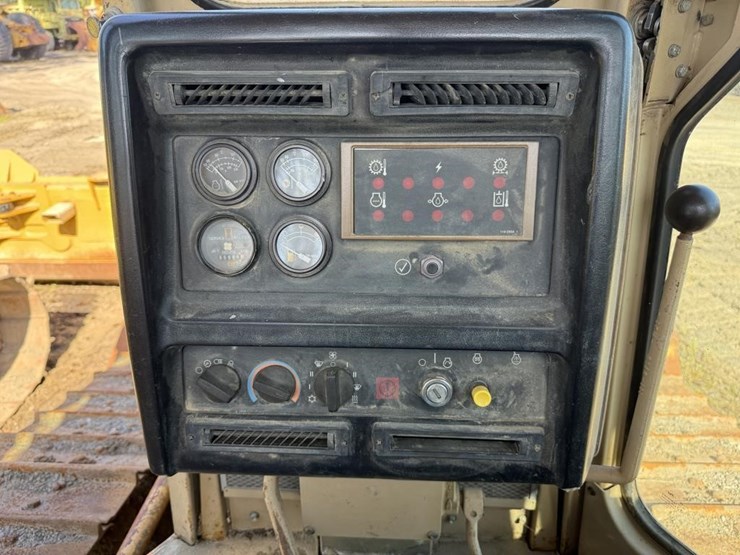 1999-caterpillar-d6m-xl-image-5
