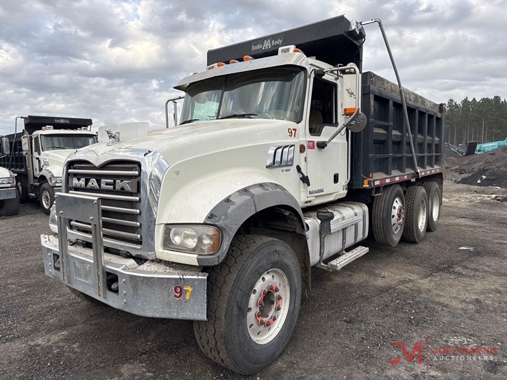 2017-mack-gu713-grantie-tri-axle-dump-truck-image-4