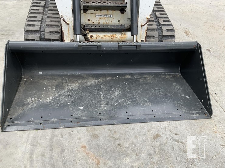 2010-bobcat-t300-image-11