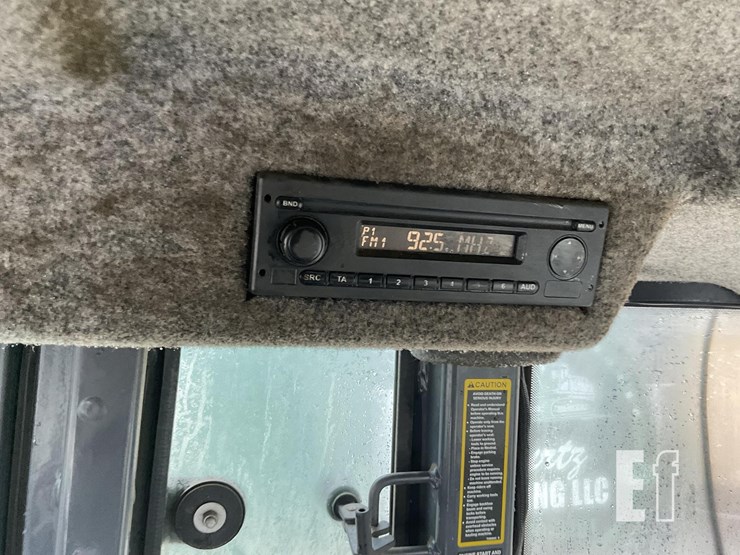 2018-deere-310sl-image-16