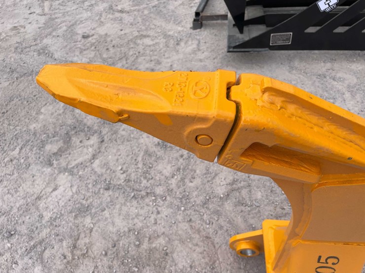 2026-caterpillar-305-image-6