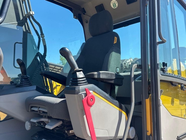2021-volvo-ec140el-image-32