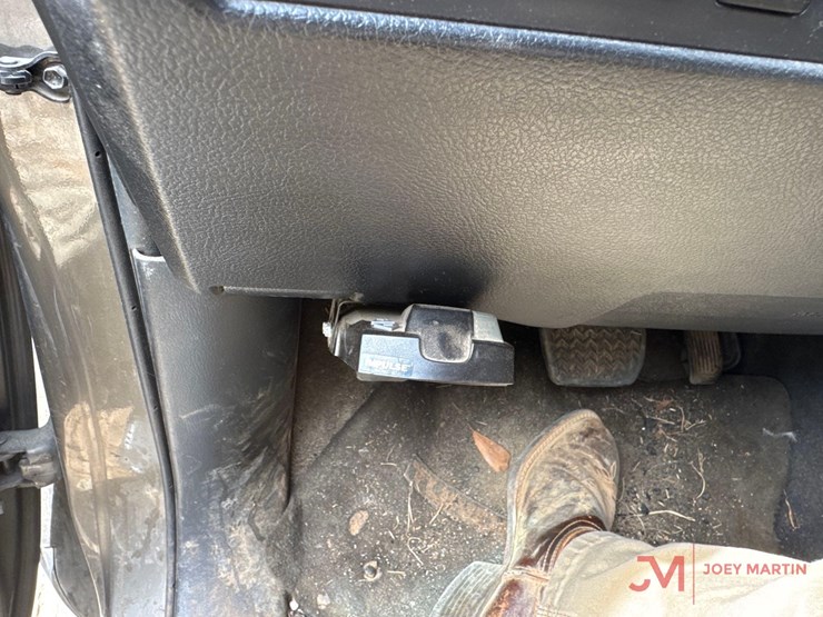 2011-toyota-tundra-sr5-image-46