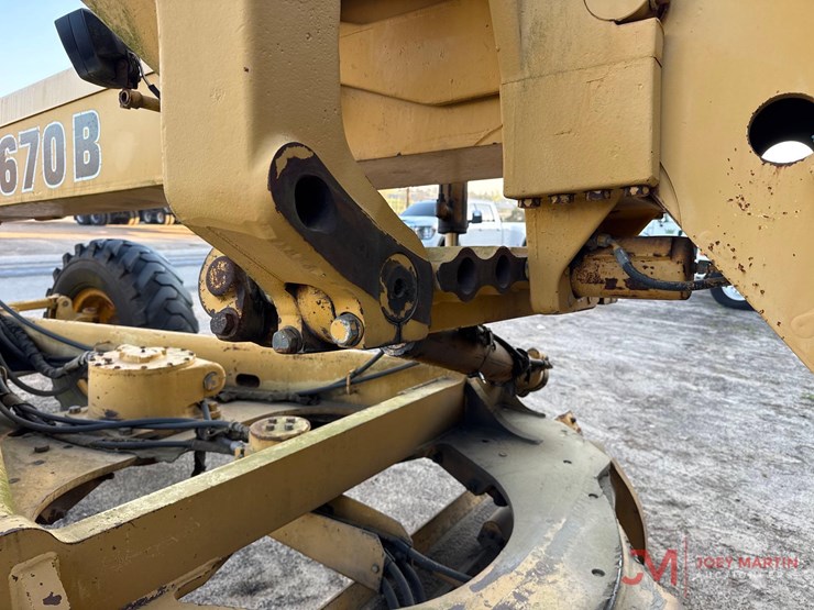 1993-deere-670b-image-15