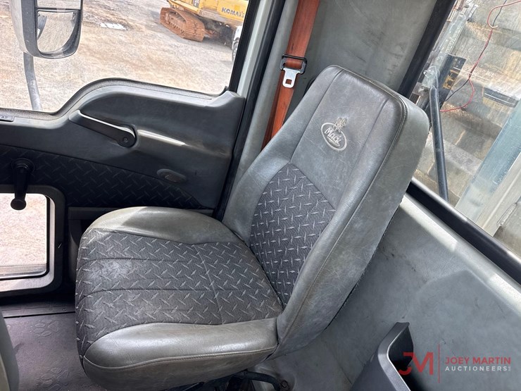 2011-mack-pinnacle-cxu613-image-30
