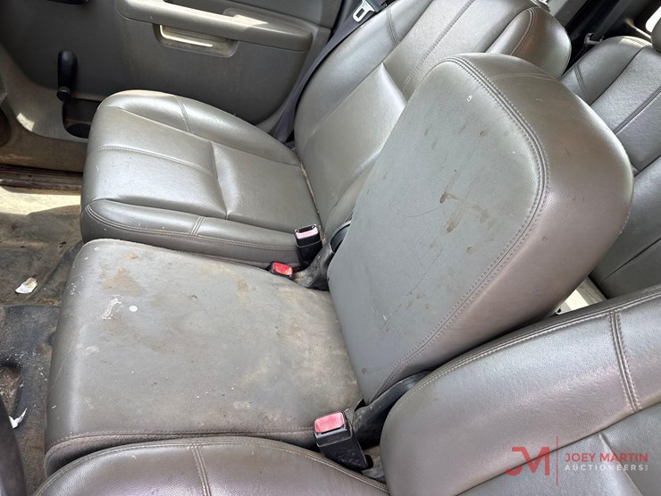 2010-chevrolet-silverado-2500-image-31