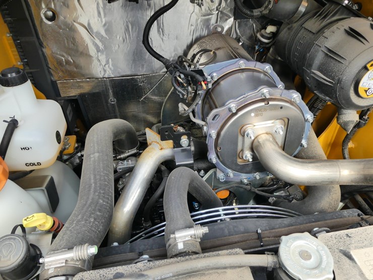 2024-deere-317g-image-10