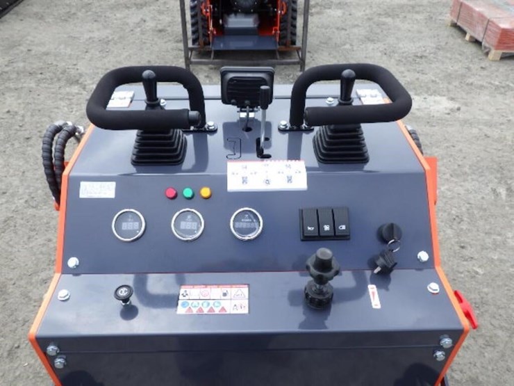 2026-tpm-t460-skid-steer-tracked-loader-image-12