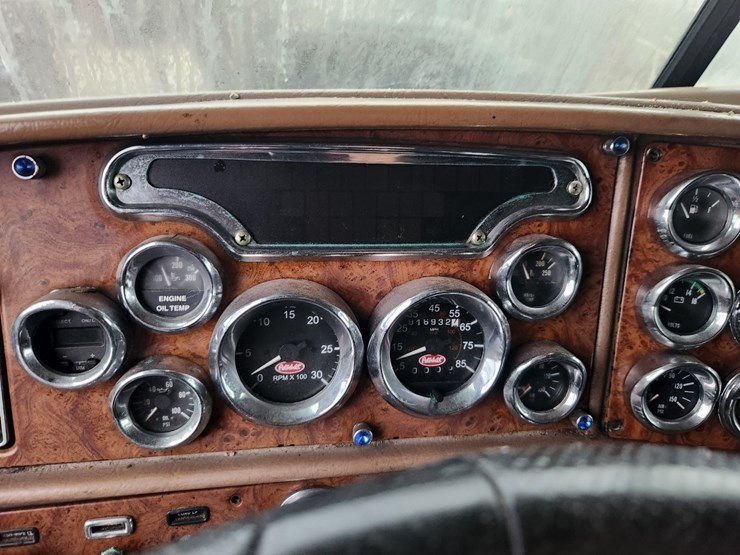 2004-peterbilt-379-image-34