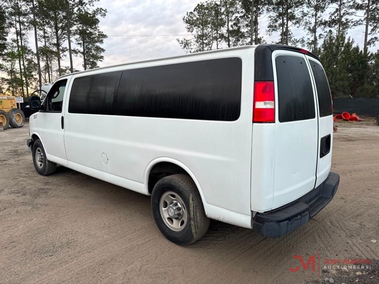 2018-chevrolet-3500-image-3
