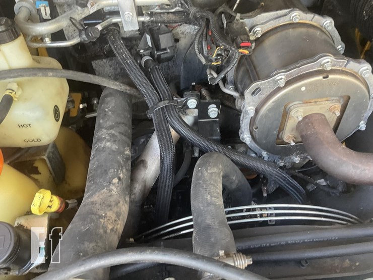 2021-deere-318g-image-18