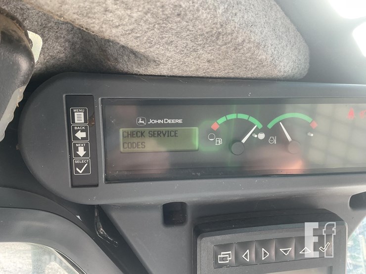 2021-deere-318g-image-16