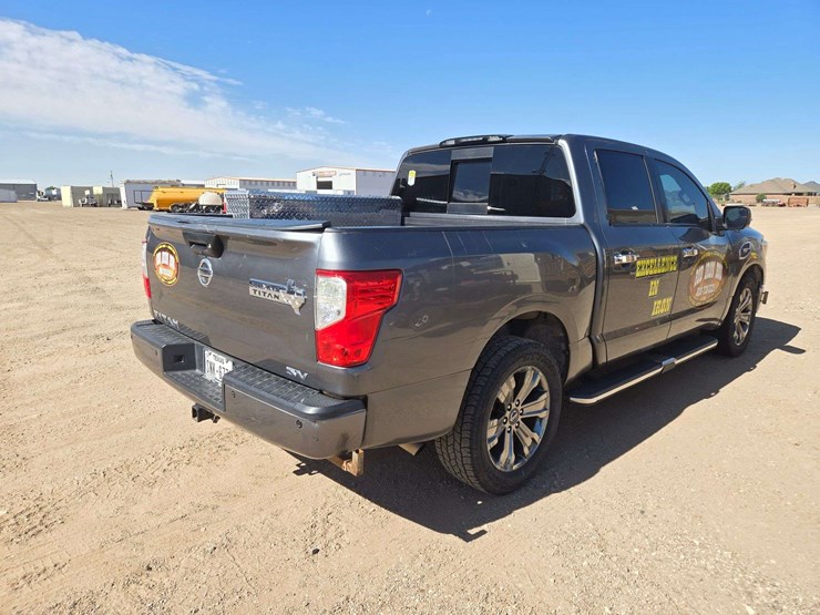 2017-nissan-titan-image-3