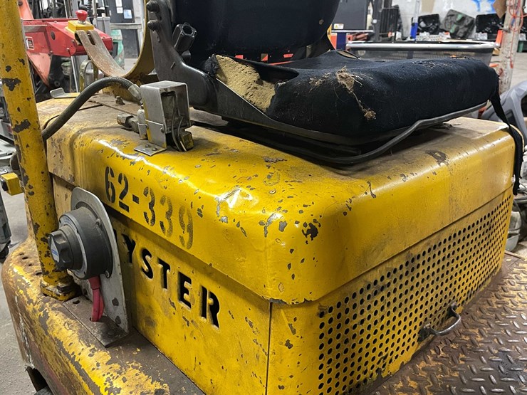#1486-•-hyster-40-forklift-(g)-image-24