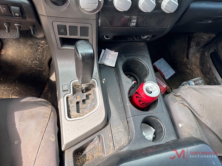2011-toyota-tundra-sr5-image-39