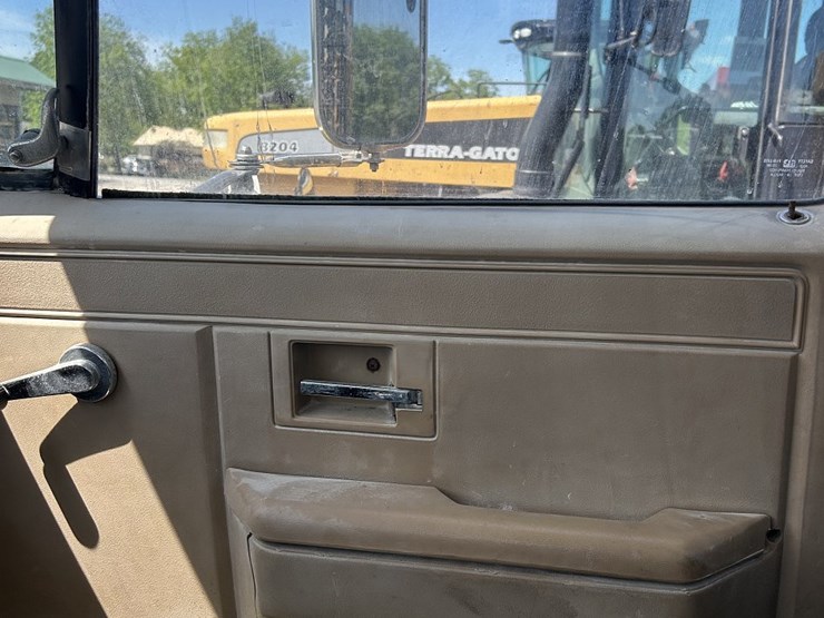 chevy-top-kick-spreader-truck-image-25