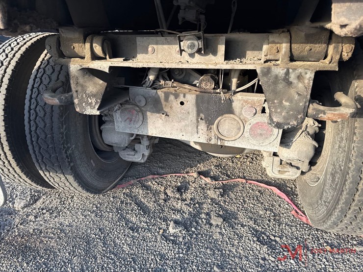 2017-mack-gu713-grantie-tri-axle-dump-truck-image-15