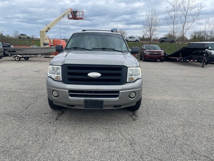 2008-ford-expedition-xlt-image-2