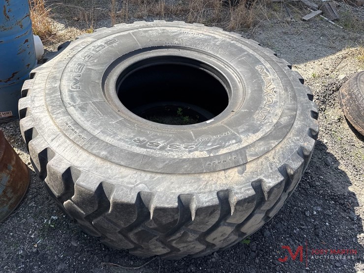 (1)-23.5r25-loader-tire-image-1