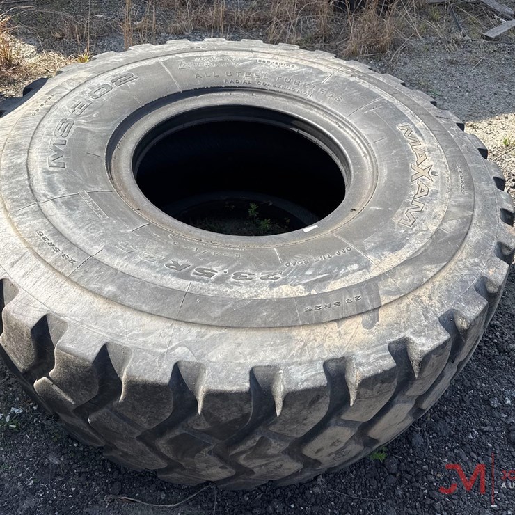(1) 23.5R25 LOADER TIRE