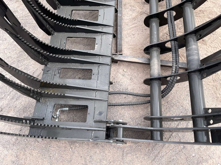 #3119-•-unused-2026-skid-steer-curved-log-grabber-image-11