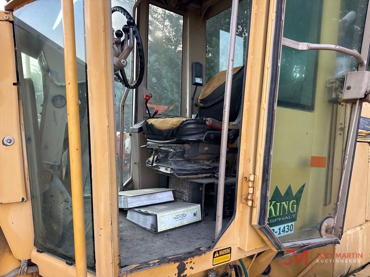 1993-deere-670b-image-32