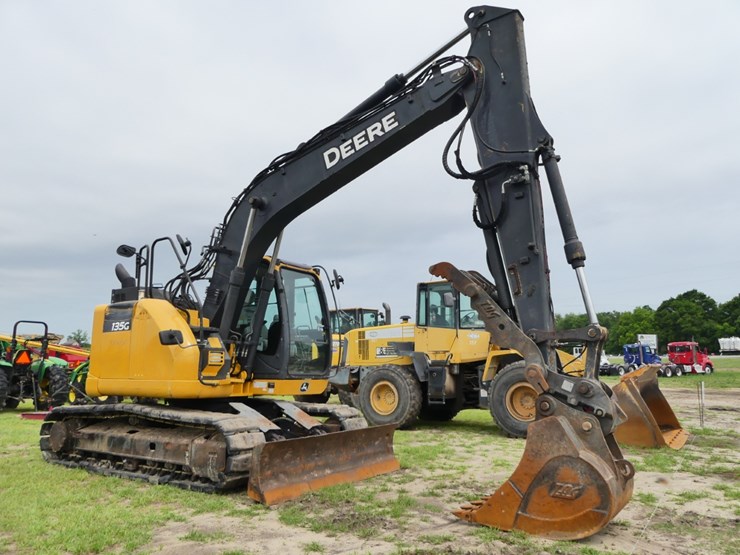 deere-135g-image-2