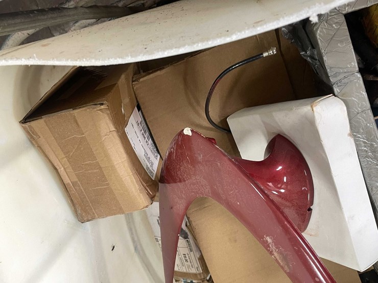 #2543-•-tote-of-car-parts-(g)-image-17