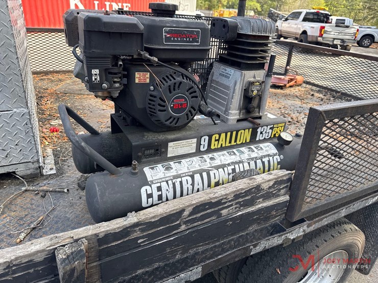 2014-ram-5500-heavy-duty-flatbed-truck-image-11