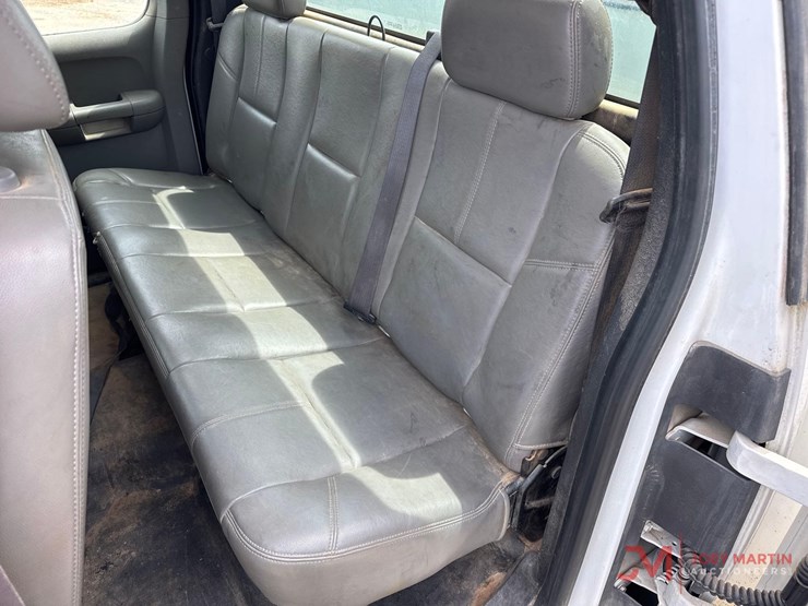 2010-chevrolet-silverado-2500-image-28
