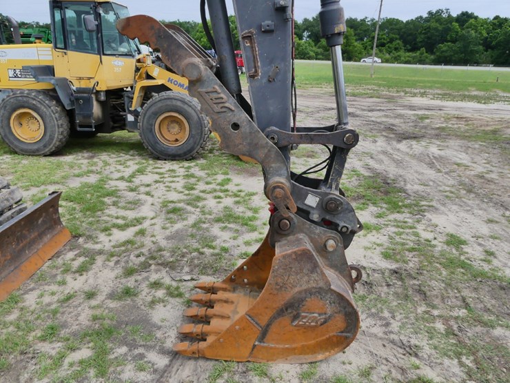 deere-135g-image-8