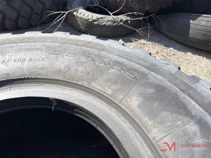 (1)-23.5r25-loader-tire-image-3