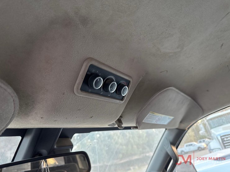 2019-gmc-cargo-van-image-15