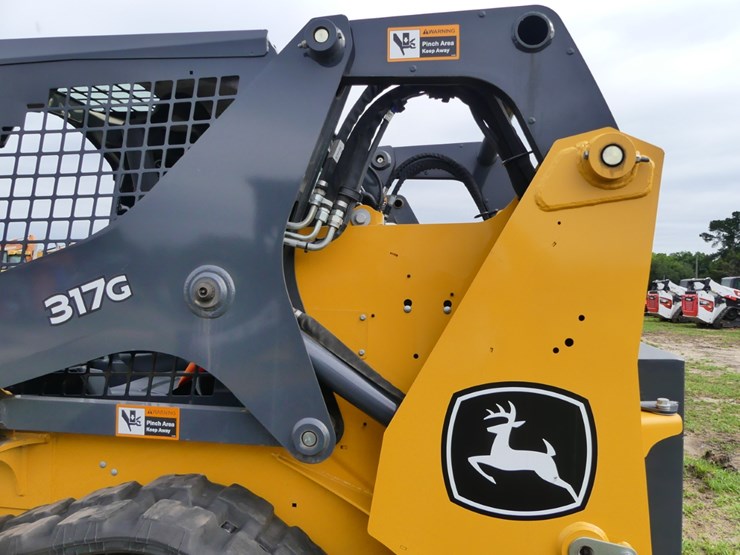 2024-deere-317g-image-8