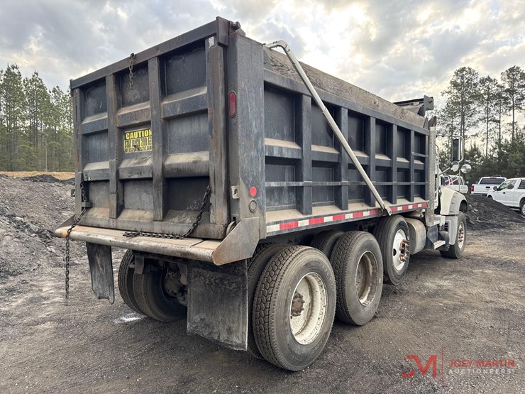 2016-mack-gu713-grantie-tri-axle-dump-truck-image-4